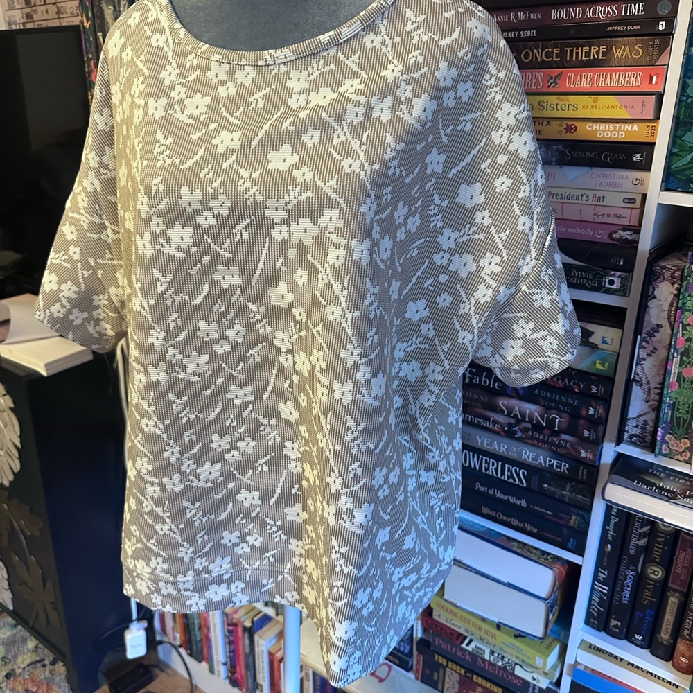 Chic Floral Women's Blouse in tan and White